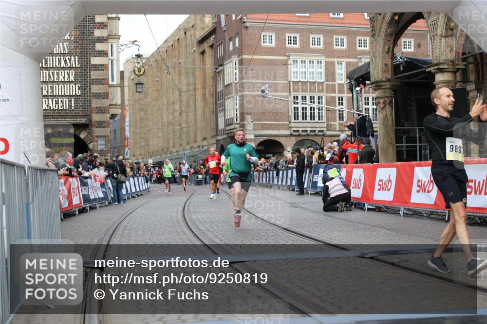 05.10.2025 - 20. swb-Marathon Bremen Yannick Fuchs http://msf.ph/oto/9250819 05.10.2025 10:44:43 Ziel 9897, 10554, 11666 meine-sportfotos.de