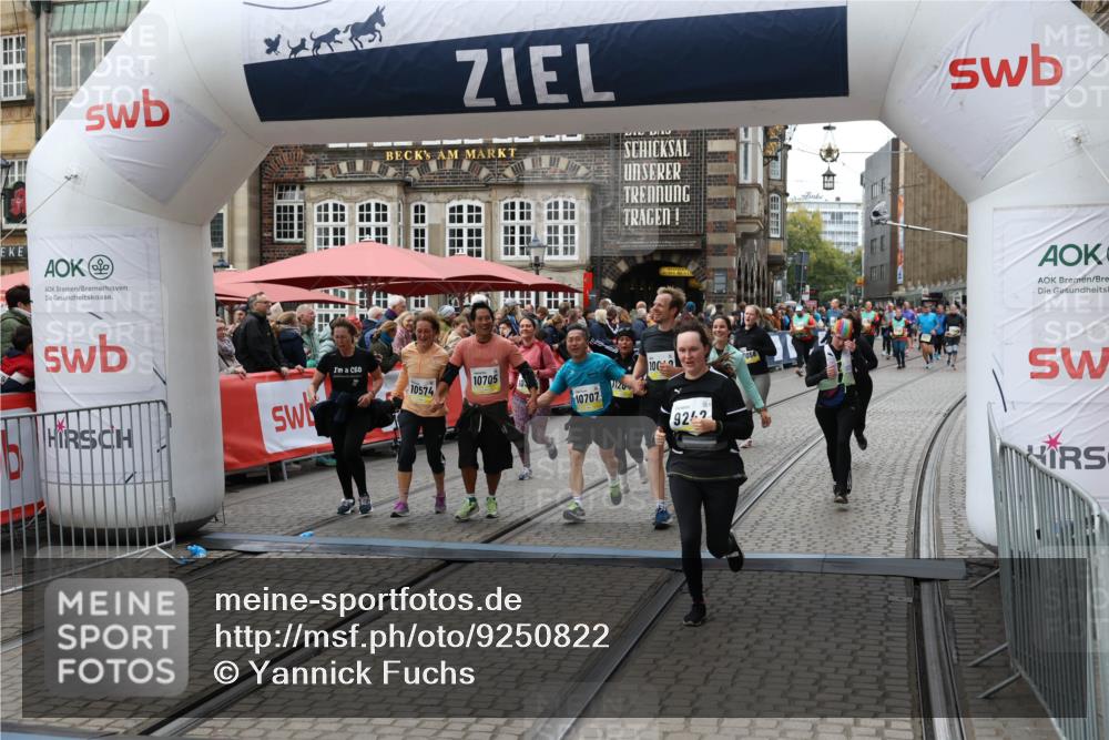 05.10.2025 - 20. swb-Marathon Bremen Yannick Fuchs http://msf.ph/oto/9250822 05.10.2025 11:13:49 Ziel 9242, 9899, 10040, 10364, 10433, 10574, 10705, 10707, 10957, 11060, 11068, 11264, 11385 meine-sportfotos.de