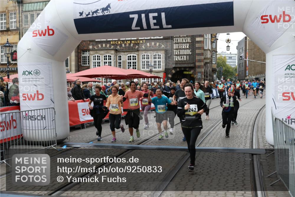 05.10.2025 - 20. swb-Marathon Bremen Yannick Fuchs http://msf.ph/oto/9250833 05.10.2025 11:13:49 Ziel 9242, 9899, 10040, 10364, 10433, 10574, 10705, 10707, 10957, 11060, 11068, 11264, 11385 meine-sportfotos.de