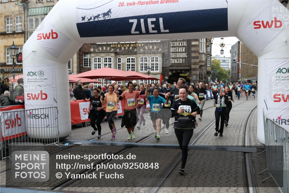 05.10.2025 - 20. swb-Marathon Bremen Yannick Fuchs http://msf.ph/oto/9250848 05.10.2025 11:13:50 Ziel 9242, 9899, 10040, 10364, 10433, 10574, 10705, 10707, 10957, 11060, 11068, 11264, 11385 meine-sportfotos.de