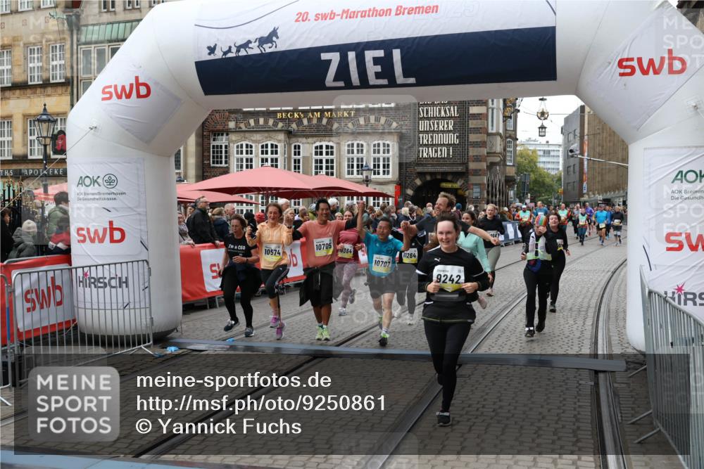 05.10.2025 - 20. swb-Marathon Bremen Yannick Fuchs http://msf.ph/oto/9250861 05.10.2025 11:13:50 Ziel 9242, 9899, 10040, 10364, 10433, 10574, 10705, 10707, 10957, 11060, 11068, 11264, 11385 meine-sportfotos.de