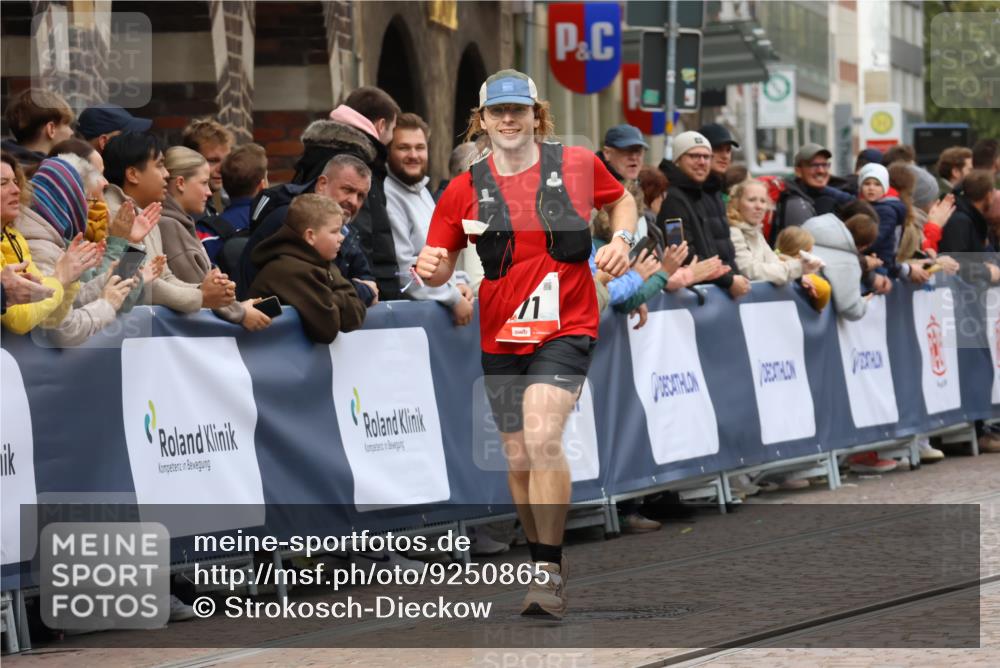 05.10.2025 - 20. swb-Marathon Bremen Strokosch-Dieckow http://msf.ph/oto/9250865 05.10.2025 12:48:44 Ziel 871, 2133, 3552 meine-sportfotos.de