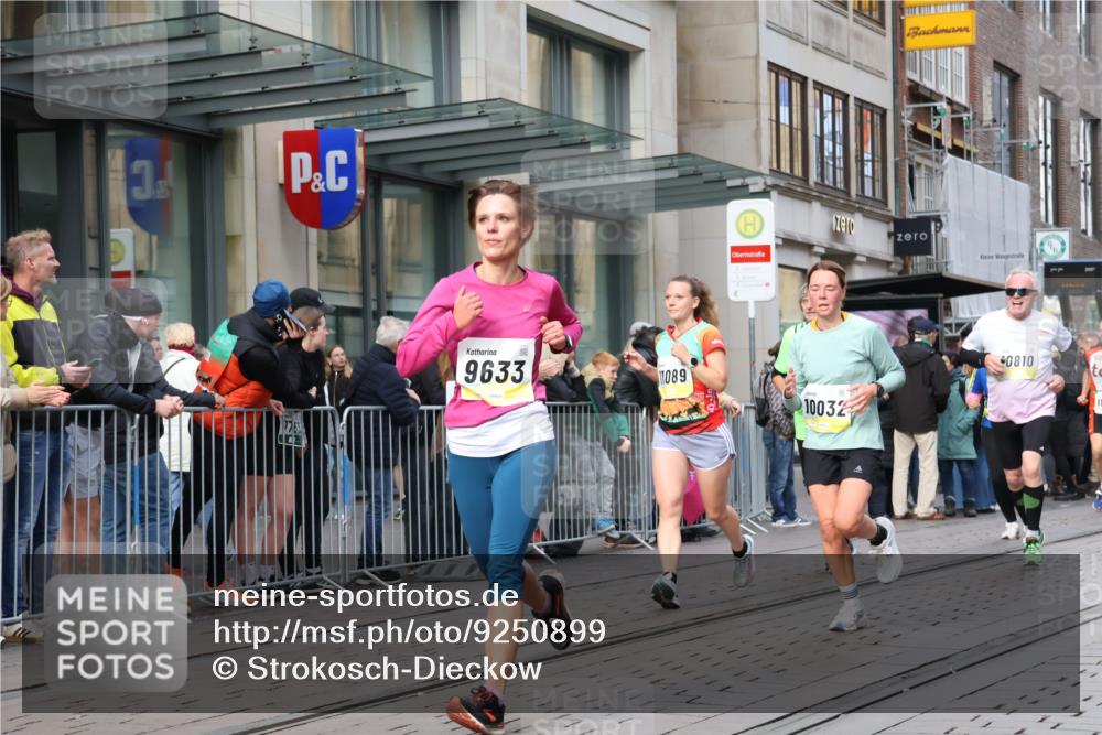 05.10.2025 - 20. swb-Marathon Bremen Strokosch-Dieckow http://msf.ph/oto/9250899 05.10.2025 10:54:11 Ziel 9367, 9392, 9407, 9633, 10007, 10032, 10097, 10174, 10178, 10296, 10768, 10810, 10915, 11040, 11045, 11089, 11271, 11321, 11694, 9367, 9392, 9407, 9633, 10007, 10032, 10097, 10174, 10178, 10296, 10768, 10810, 10915, 11040, 11045, 11089, 11271, 11321, 11694 meine-sportfotos.de