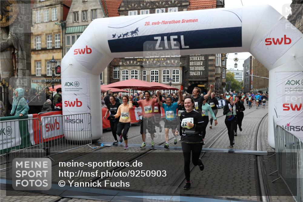 05.10.2025 - 20. swb-Marathon Bremen Yannick Fuchs http://msf.ph/oto/9250903 05.10.2025 11:13:50 Ziel 9242, 9899, 10040, 10364, 10433, 10574, 10705, 10707, 10957, 11060, 11068, 11264, 11385 meine-sportfotos.de