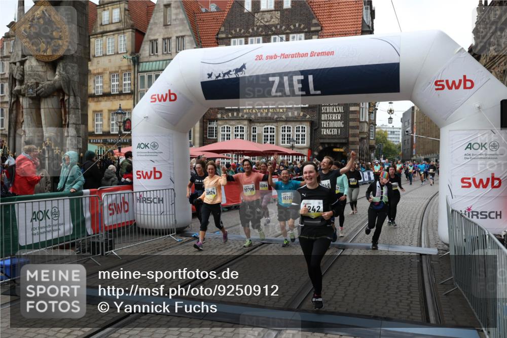 05.10.2025 - 20. swb-Marathon Bremen Yannick Fuchs http://msf.ph/oto/9250912 05.10.2025 11:13:50 Ziel 9242, 9899, 10040, 10364, 10433, 10574, 10705, 10707, 10957, 11060, 11068, 11264, 11385 meine-sportfotos.de