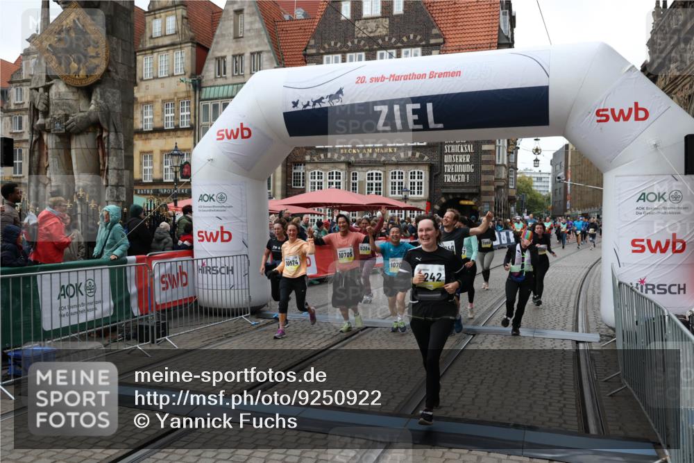 05.10.2025 - 20. swb-Marathon Bremen Yannick Fuchs http://msf.ph/oto/9250922 05.10.2025 11:13:50 Ziel 9242, 9899, 10040, 10364, 10433, 10574, 10705, 10707, 10957, 11060, 11068, 11264, 11385 meine-sportfotos.de