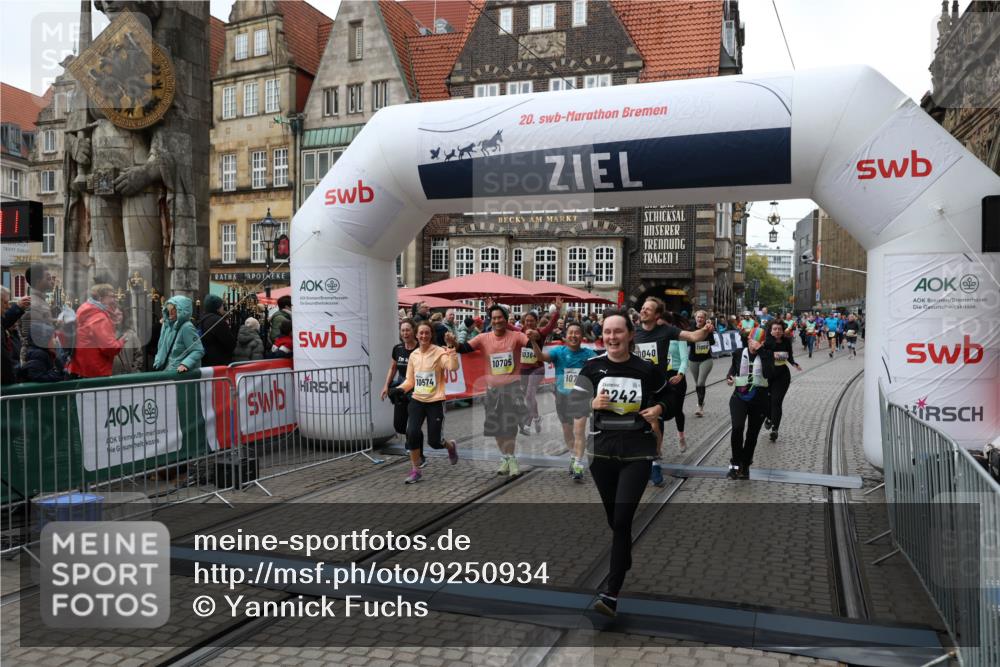 05.10.2025 - 20. swb-Marathon Bremen Yannick Fuchs http://msf.ph/oto/9250934 05.10.2025 11:13:50 Ziel 9242, 9899, 10040, 10364, 10433, 10574, 10705, 10707, 10957, 11060, 11068, 11264, 11385 meine-sportfotos.de