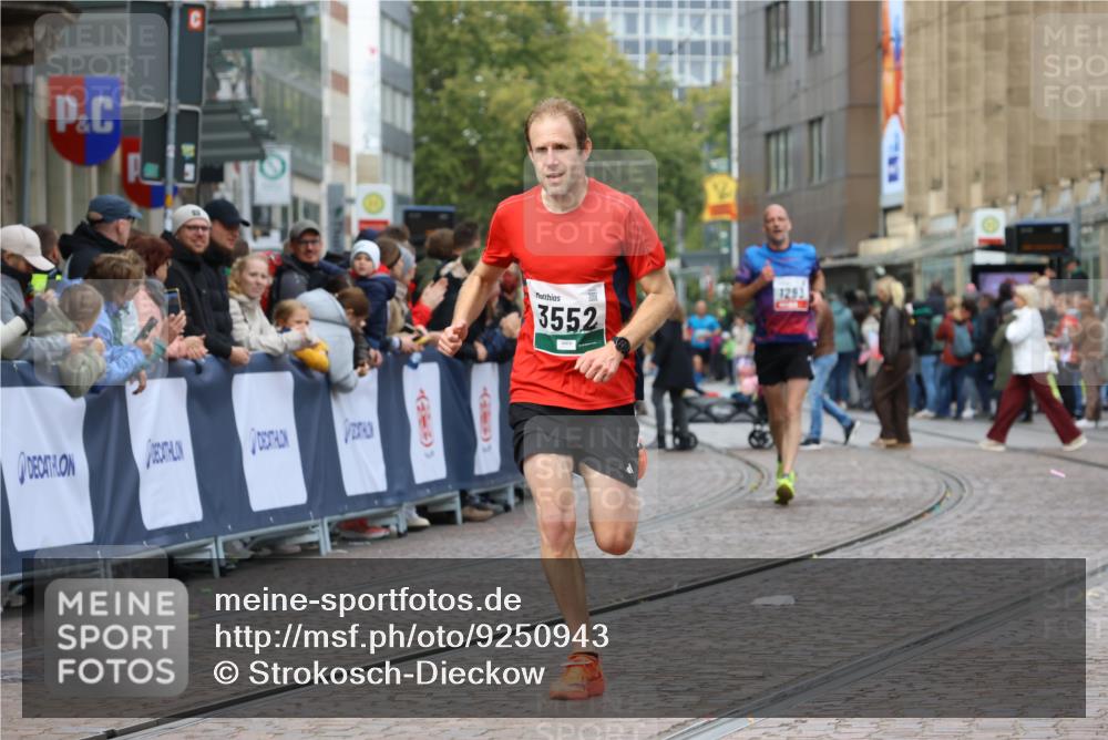 05.10.2025 - 20. swb-Marathon Bremen Strokosch-Dieckow http://msf.ph/oto/9250943 05.10.2025 12:48:50 Ziel 1293, 3552 meine-sportfotos.de
