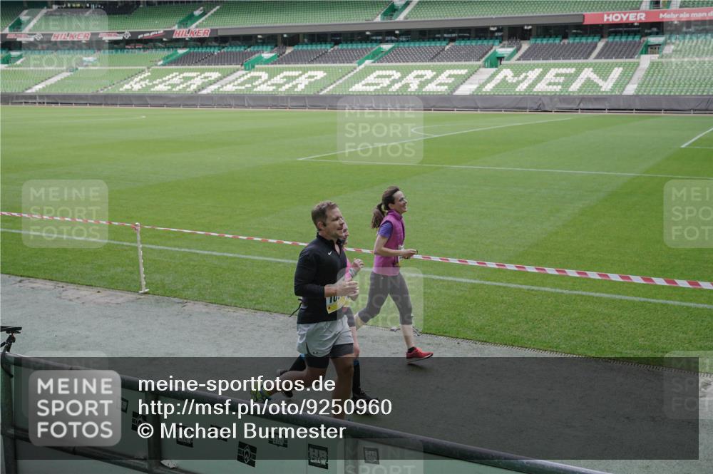 05.10.2025 - 20. swb-Marathon Bremen Michael Burmester http://msf.ph/oto/9250960 05.10.2025 10:40:42 Laufen im Stadion 7706, 7799, 8111, 9001, 9191, 9205, 9241, 9245, 9275, 9306, 9308, 9321, 9334, 9353, 9355, 9387, 9423, 9438, 9440, 9446, 9466, 9483, 9491, 9530, 9537, 9552, 9554, 9571, 9605, 9615, 9617, 9619, 9623, 9690, 9702, 9712, 9721, 9764, 9804, 9853, 9866, 9877, 9892, 9931, 9942, 10001, 10037, 10058, 10081, 10100, 10101, 10135, 10160, 10168, 10193, 10243, 10286, 10343, 10419, 10532, 10542, 10550, 10563, 10580, 10674, 10699, 10737, 11090, 11270, 7779, 9220, 9286, 9554, 9661, 9662 meine-sportfotos.de