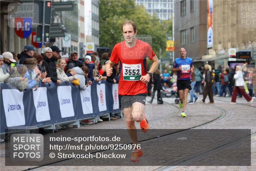 05.10.2025 - 20. swb-Marathon Bremen Strokosch-Dieckow http://msf.ph/oto/9250976 05.10.2025 12:48:50 Ziel 1293, 3552 meine-sportfotos.de