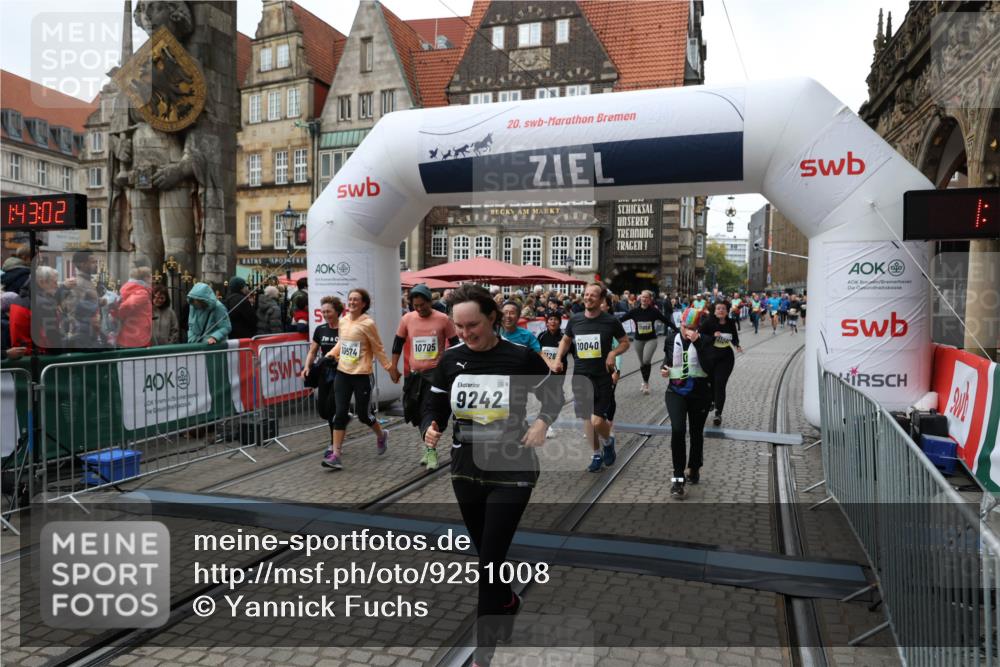 05.10.2025 - 20. swb-Marathon Bremen Yannick Fuchs http://msf.ph/oto/9251008 05.10.2025 11:13:51 Ziel 9242, 9899, 10040, 10364, 10433, 10574, 10705, 10707, 10957, 11060, 11068, 11264, 11385 meine-sportfotos.de