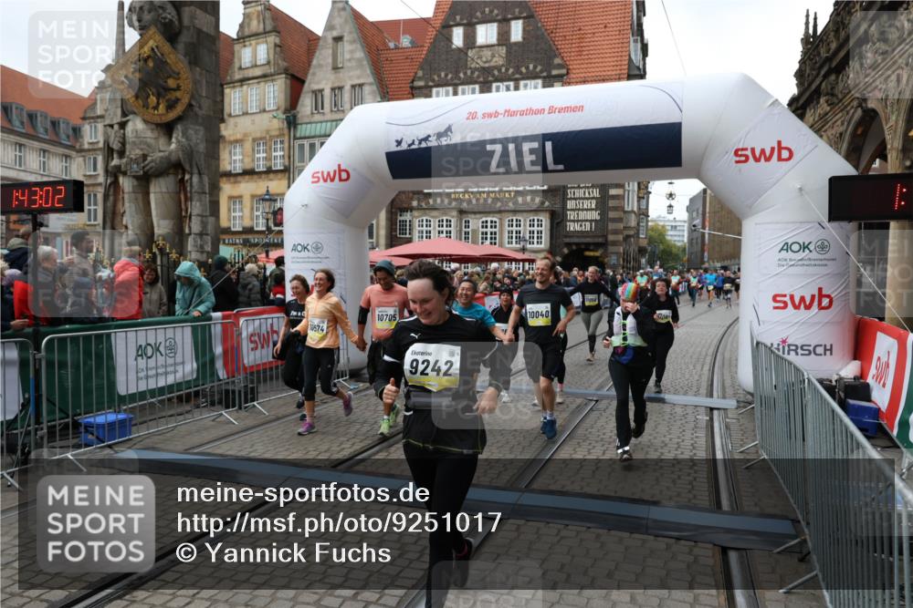 05.10.2025 - 20. swb-Marathon Bremen Yannick Fuchs http://msf.ph/oto/9251017 05.10.2025 11:13:51 Ziel 9242, 9899, 10040, 10364, 10433, 10574, 10705, 10707, 10957, 11060, 11068, 11264, 11385 meine-sportfotos.de