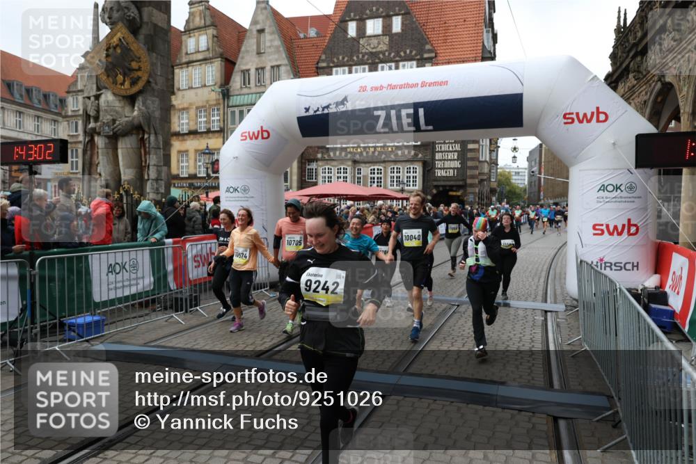 05.10.2025 - 20. swb-Marathon Bremen Yannick Fuchs http://msf.ph/oto/9251026 05.10.2025 11:13:51 Ziel 9242, 9899, 10040, 10364, 10433, 10574, 10705, 10707, 10957, 11060, 11068, 11264, 11385 meine-sportfotos.de