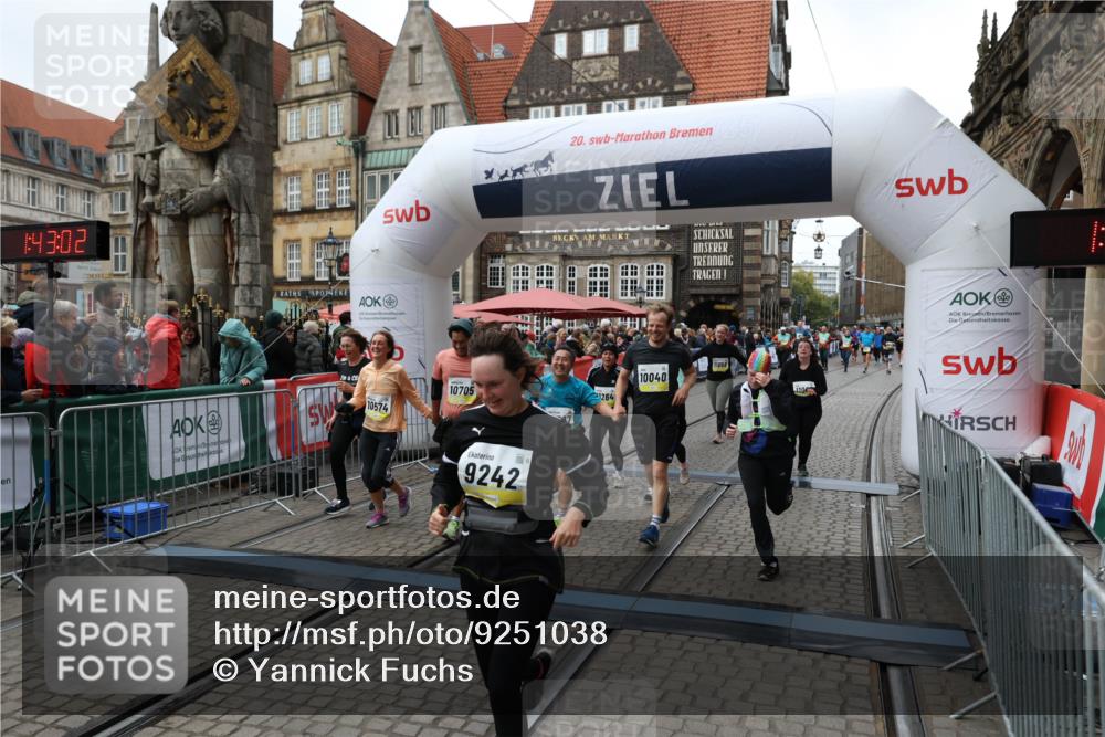 05.10.2025 - 20. swb-Marathon Bremen Yannick Fuchs http://msf.ph/oto/9251038 05.10.2025 11:13:51 Ziel 9242, 9899, 10040, 10364, 10433, 10574, 10705, 10707, 10957, 11060, 11068, 11264, 11385 meine-sportfotos.de