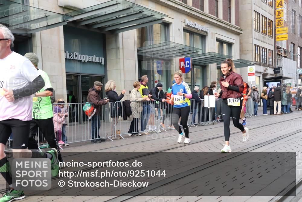 05.10.2025 - 20. swb-Marathon Bremen Strokosch-Dieckow http://msf.ph/oto/9251044 05.10.2025 10:54:15 Ziel 8326, 9282, 9295, 9367, 9392, 9407, 9591, 9633, 9754, 9776, 10007, 10032, 10097, 10174, 10178, 10296, 10768, 10810, 11040, 11045, 11089, 11271, 11321, 11694, 8326, 9282, 9295, 9367, 9392, 9407, 9591, 9633, 9754, 9776, 10007, 10032, 10097, 10174, 10178, 10296, 10768, 10810, 11040, 11045, 11089, 11271, 11321, 11694 meine-sportfotos.de
