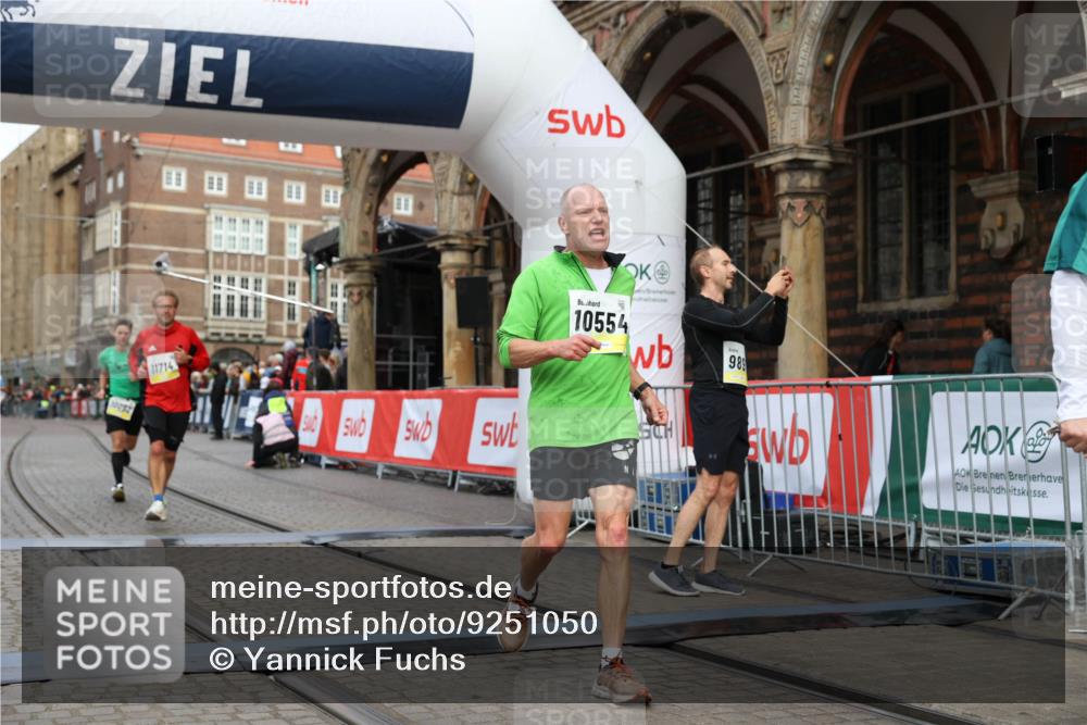 05.10.2025 - 20. swb-Marathon Bremen Yannick Fuchs http://msf.ph/oto/9251050 05.10.2025 10:44:48 Ziel 9897, 10092, 10306, 10554, 11666, 11714 meine-sportfotos.de