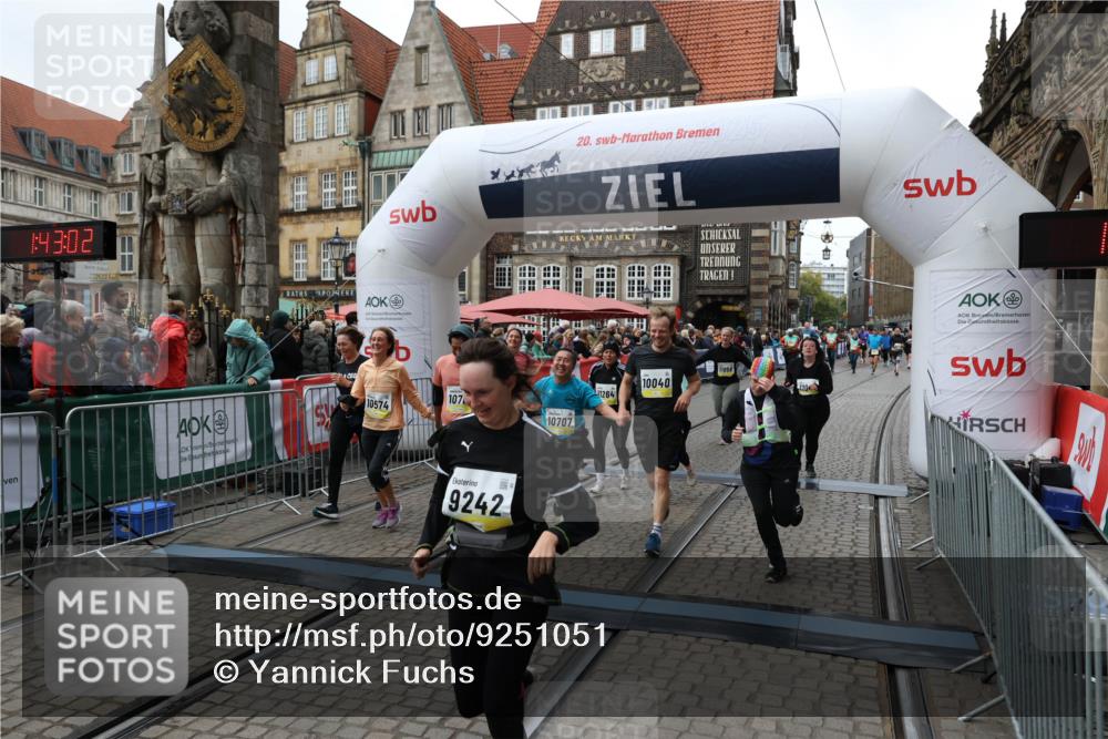 05.10.2025 - 20. swb-Marathon Bremen Yannick Fuchs http://msf.ph/oto/9251051 05.10.2025 11:13:51 Ziel 9242, 9899, 10040, 10364, 10433, 10574, 10705, 10707, 10957, 11060, 11068, 11264, 11385 meine-sportfotos.de
