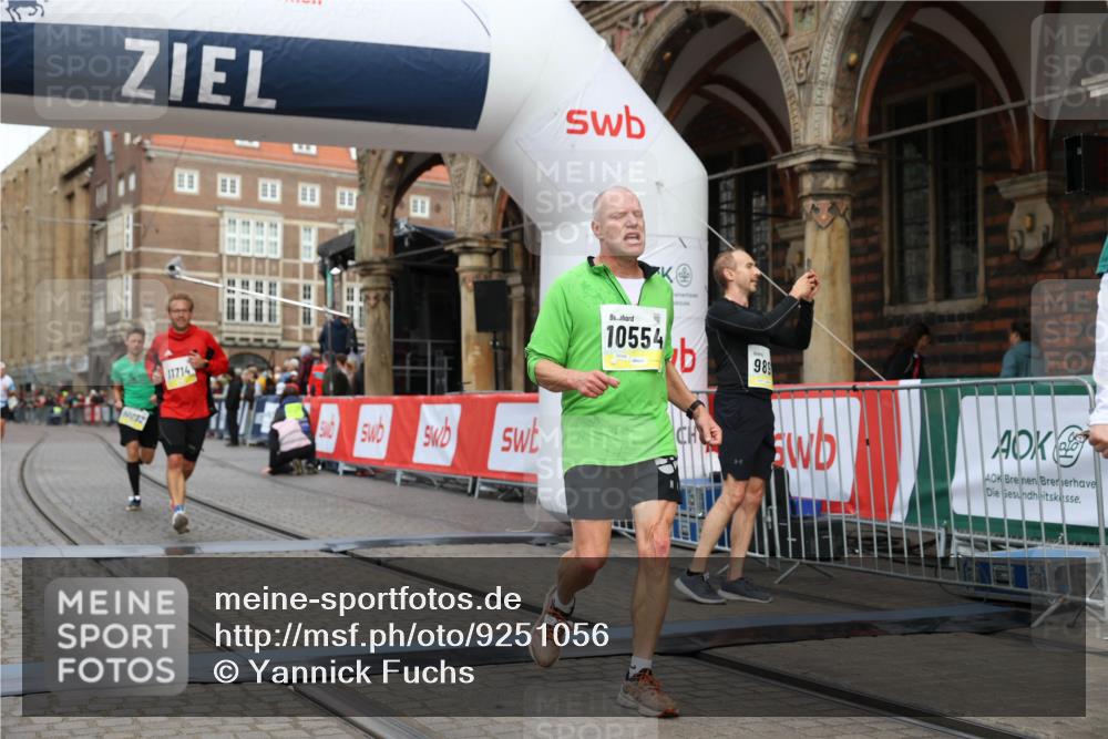 05.10.2025 - 20. swb-Marathon Bremen Yannick Fuchs http://msf.ph/oto/9251056 05.10.2025 10:44:48 Ziel 9897, 10092, 10306, 10554, 11666, 11714 meine-sportfotos.de