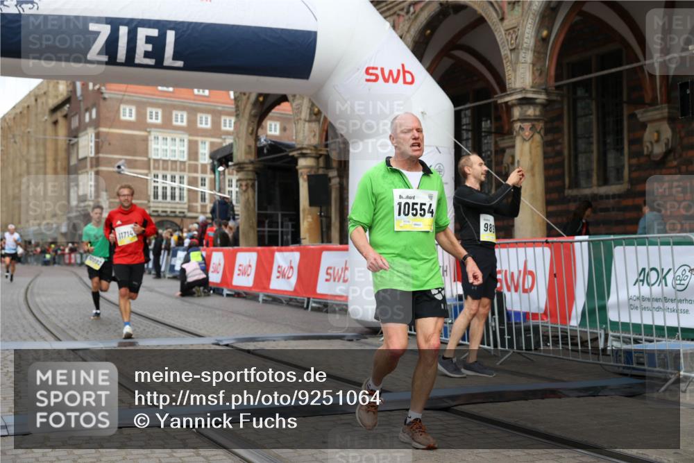 05.10.2025 - 20. swb-Marathon Bremen Yannick Fuchs http://msf.ph/oto/9251064 05.10.2025 10:44:48 Ziel 9897, 10092, 10306, 10554, 11666, 11714 meine-sportfotos.de