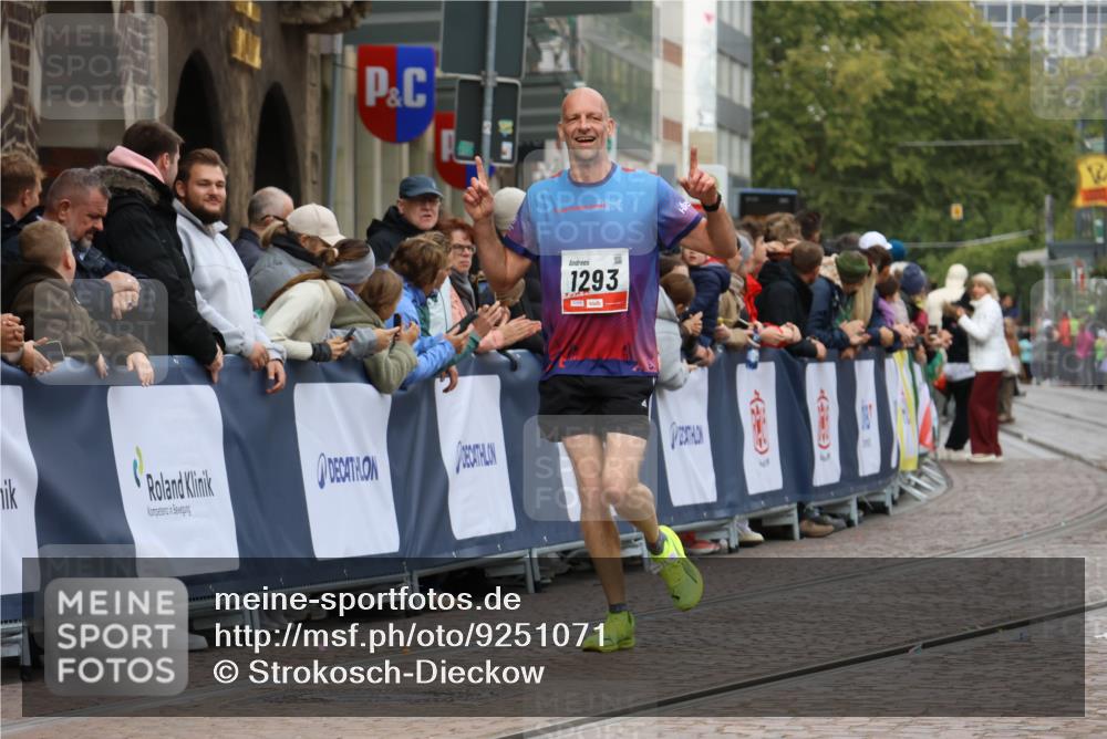05.10.2025 - 20. swb-Marathon Bremen Strokosch-Dieckow http://msf.ph/oto/9251071 05.10.2025 12:48:55 Ziel 1293 meine-sportfotos.de