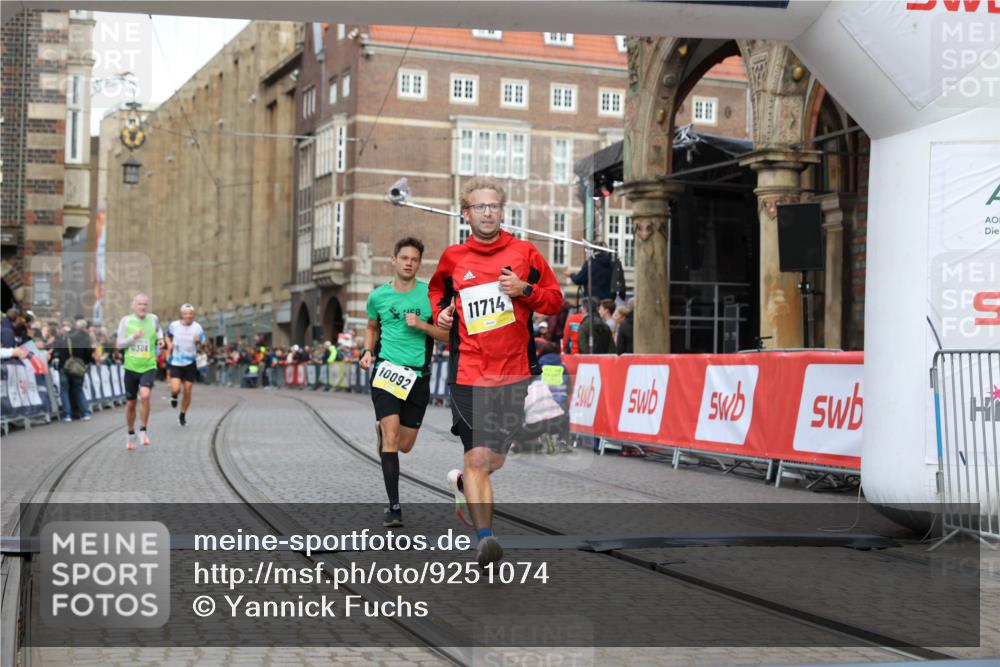 05.10.2025 - 20. swb-Marathon Bremen Yannick Fuchs http://msf.ph/oto/9251074 05.10.2025 10:44:49 Ziel 9897, 10092, 10306, 10554, 11666, 11714 meine-sportfotos.de