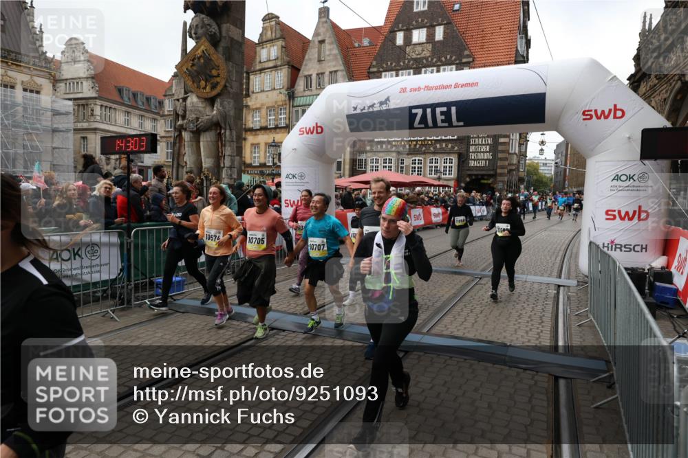 05.10.2025 - 20. swb-Marathon Bremen Yannick Fuchs http://msf.ph/oto/9251093 05.10.2025 11:13:52 Ziel 9242, 9899, 10040, 10364, 10574, 10705, 10707, 10957, 11060, 11068, 11264, 11385 meine-sportfotos.de