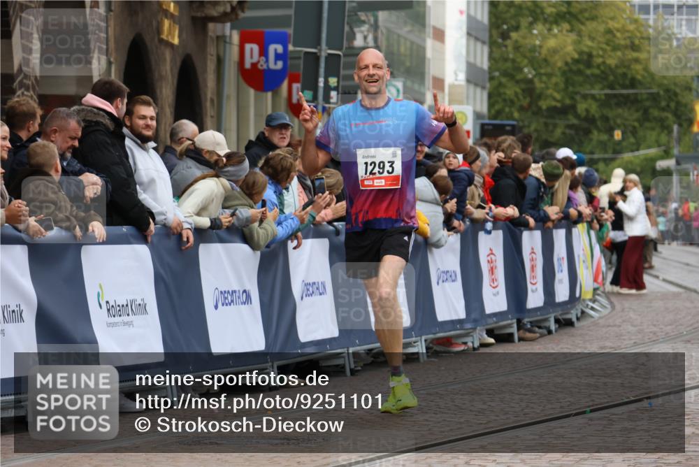 05.10.2025 - 20. swb-Marathon Bremen Strokosch-Dieckow http://msf.ph/oto/9251101 05.10.2025 12:48:55 Ziel 1293 meine-sportfotos.de