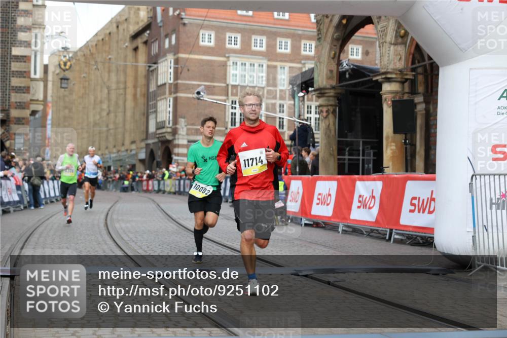 05.10.2025 - 20. swb-Marathon Bremen Yannick Fuchs http://msf.ph/oto/9251102 05.10.2025 10:44:49 Ziel 9897, 10092, 10306, 10554, 11666, 11714 meine-sportfotos.de