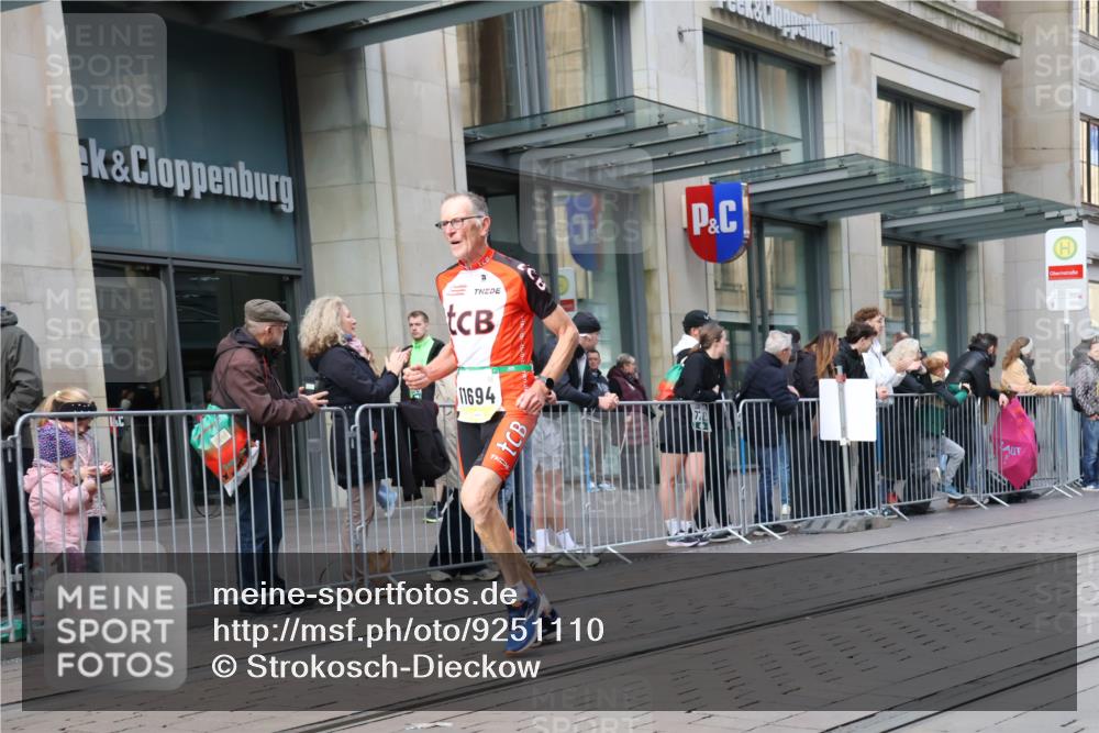 05.10.2025 - 20. swb-Marathon Bremen Strokosch-Dieckow http://msf.ph/oto/9251110 05.10.2025 10:54:17 Ziel 8326, 9282, 9295, 9367, 9392, 9436, 9591, 9633, 9754, 9776, 10007, 10032, 10097, 10174, 10178, 10296, 10487, 10768, 10770, 10810, 11045, 11089, 11163, 11271, 11276, 11321, 11694, 8326, 9282, 9295, 9367, 9392, 9436, 9591, 9633, 9754, 9776, 10007, 10032, 10097, 10174, 10178, 10296, 10487, 10768, 10770, 10810, 11045, 11089, 11163, 11271, 11276, 11321, 11694 meine-sportfotos.de