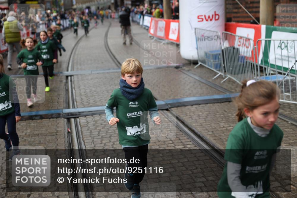 05.10.2025 - 20. swb-Marathon Bremen Yannick Fuchs http://msf.ph/oto/9251116 05.10.2025 15:21:43 Ziel  meine-sportfotos.de
