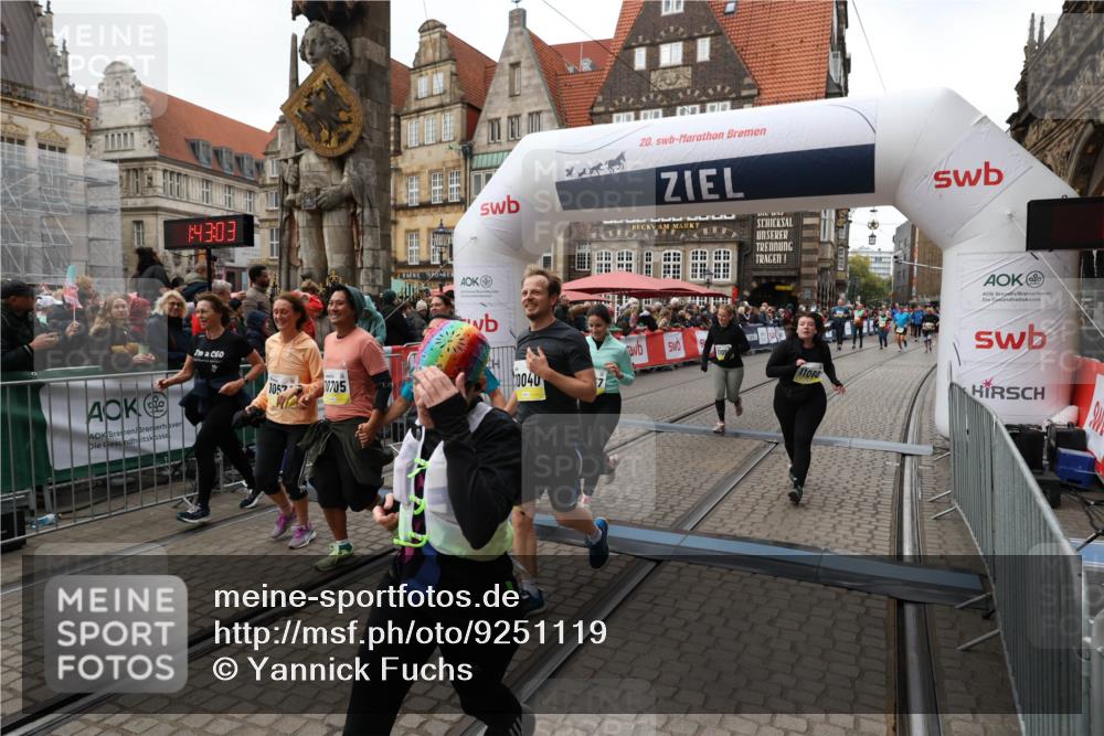 05.10.2025 - 20. swb-Marathon Bremen Yannick Fuchs http://msf.ph/oto/9251119 05.10.2025 11:13:52 Ziel 9242, 9899, 10040, 10364, 10574, 10705, 10707, 10957, 11060, 11068, 11264, 11385 meine-sportfotos.de