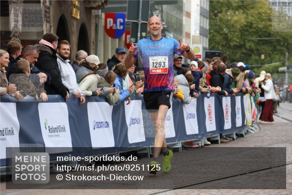 05.10.2025 - 20. swb-Marathon Bremen Strokosch-Dieckow http://msf.ph/oto/9251125 05.10.2025 12:48:55 Ziel 1293 meine-sportfotos.de