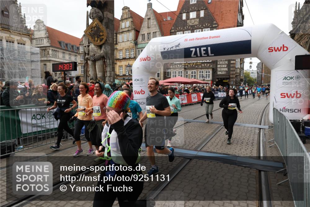 05.10.2025 - 20. swb-Marathon Bremen Yannick Fuchs http://msf.ph/oto/9251131 05.10.2025 11:13:52 Ziel 9242, 9899, 10040, 10364, 10574, 10705, 10707, 10957, 11060, 11068, 11264, 11385 meine-sportfotos.de