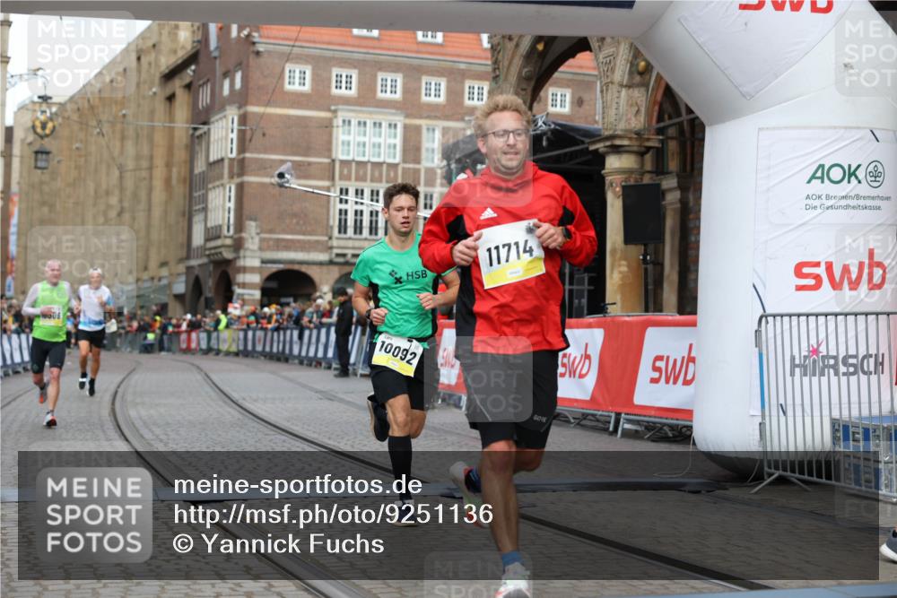 05.10.2025 - 20. swb-Marathon Bremen Yannick Fuchs http://msf.ph/oto/9251136 05.10.2025 10:44:49 Ziel 9897, 10092, 10306, 10554, 11666, 11714 meine-sportfotos.de