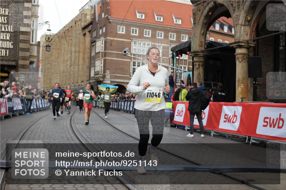 05.10.2025 - 20. swb-Marathon Bremen Yannick Fuchs http://msf.ph/oto/9251143 05.10.2025 10:53:47 Ziel 9238, 9461, 9464, 9569, 10020, 10310, 10642, 10925, 11046, 11246 meine-sportfotos.de