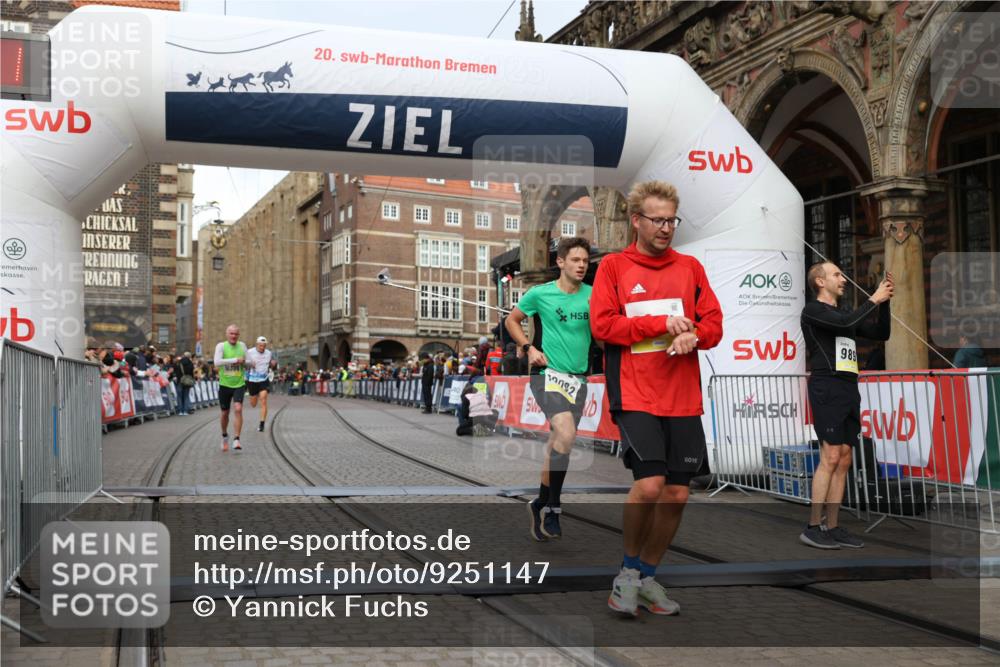 05.10.2025 - 20. swb-Marathon Bremen Yannick Fuchs http://msf.ph/oto/9251147 05.10.2025 10:44:50 Ziel 9878, 10092, 10306, 10554, 11666, 11714 meine-sportfotos.de
