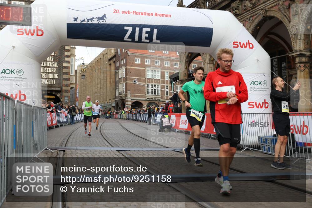 05.10.2025 - 20. swb-Marathon Bremen Yannick Fuchs http://msf.ph/oto/9251158 05.10.2025 10:44:50 Ziel 9878, 10092, 10306, 10554, 11666, 11714 meine-sportfotos.de