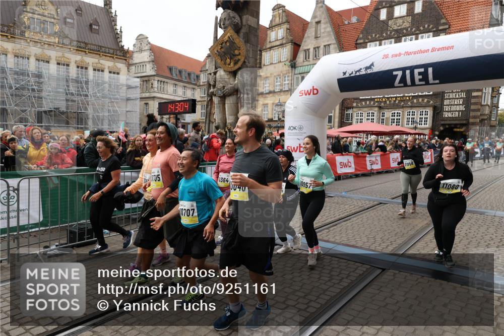 05.10.2025 - 20. swb-Marathon Bremen Yannick Fuchs http://msf.ph/oto/9251161 05.10.2025 11:13:53 Ziel 9242, 9899, 10040, 10364, 10574, 10705, 10707, 10957, 11060, 11068, 11264, 11385 meine-sportfotos.de
