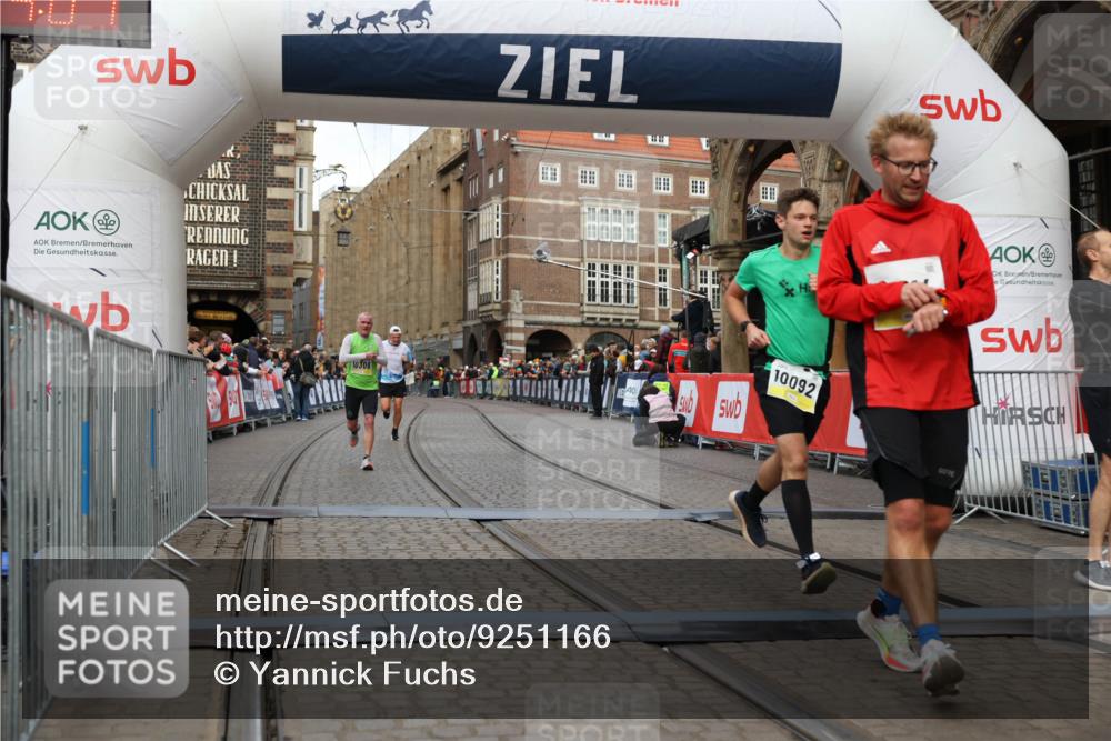 05.10.2025 - 20. swb-Marathon Bremen Yannick Fuchs http://msf.ph/oto/9251166 05.10.2025 10:44:50 Ziel 9878, 10092, 10306, 10554, 11666, 11714 meine-sportfotos.de