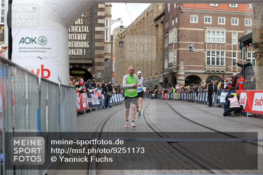 05.10.2025 - 20. swb-Marathon Bremen Yannick Fuchs http://msf.ph/oto/9251173 05.10.2025 10:44:51 Ziel 9878, 10092, 10306, 10554, 11666, 11714 meine-sportfotos.de