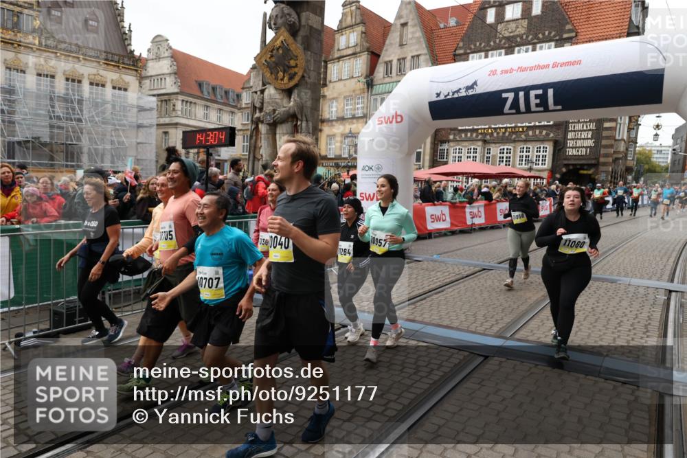 05.10.2025 - 20. swb-Marathon Bremen Yannick Fuchs http://msf.ph/oto/9251177 05.10.2025 11:13:53 Ziel 9242, 9899, 10040, 10364, 10574, 10705, 10707, 10957, 11060, 11068, 11264, 11385 meine-sportfotos.de