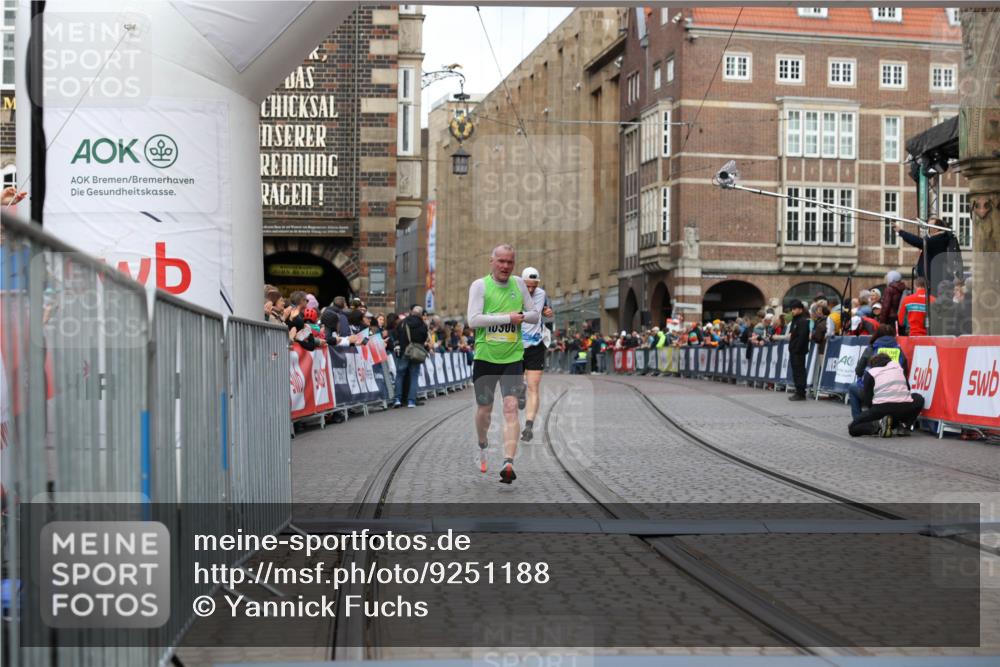 05.10.2025 - 20. swb-Marathon Bremen Yannick Fuchs http://msf.ph/oto/9251188 05.10.2025 10:44:51 Ziel 9878, 10092, 10306, 10554, 11666, 11714 meine-sportfotos.de