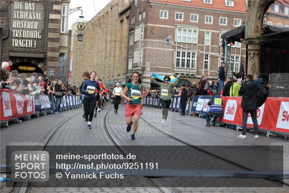 05.10.2025 - 20. swb-Marathon Bremen Yannick Fuchs http://msf.ph/oto/9251191 05.10.2025 10:53:48 Ziel 9238, 9461, 9464, 9569, 9934, 10020, 10310, 10642, 10906, 10925, 11046, 11246 meine-sportfotos.de