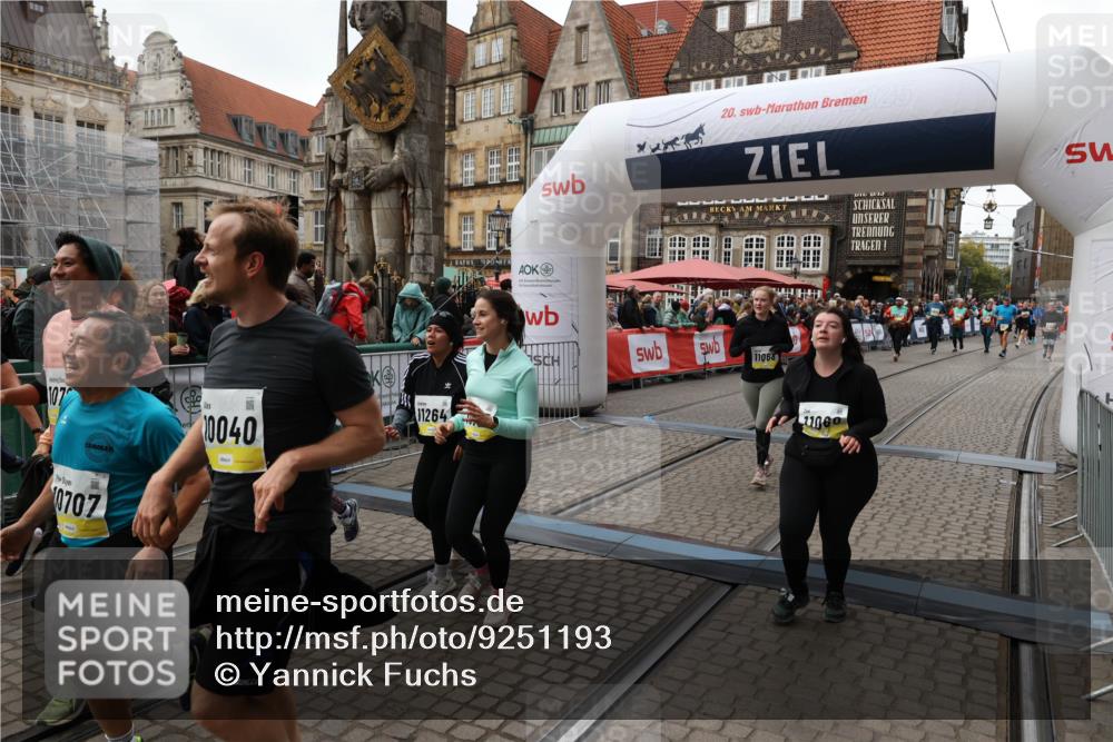 05.10.2025 - 20. swb-Marathon Bremen Yannick Fuchs http://msf.ph/oto/9251193 05.10.2025 11:13:53 Ziel 9242, 9899, 10040, 10364, 10574, 10705, 10707, 10957, 11060, 11068, 11264, 11385 meine-sportfotos.de