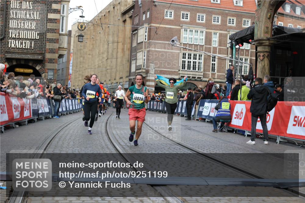 05.10.2025 - 20. swb-Marathon Bremen Yannick Fuchs http://msf.ph/oto/9251199 05.10.2025 10:53:48 Ziel 9238, 9461, 9464, 9569, 9934, 10020, 10310, 10642, 10906, 10925, 11046, 11246 meine-sportfotos.de