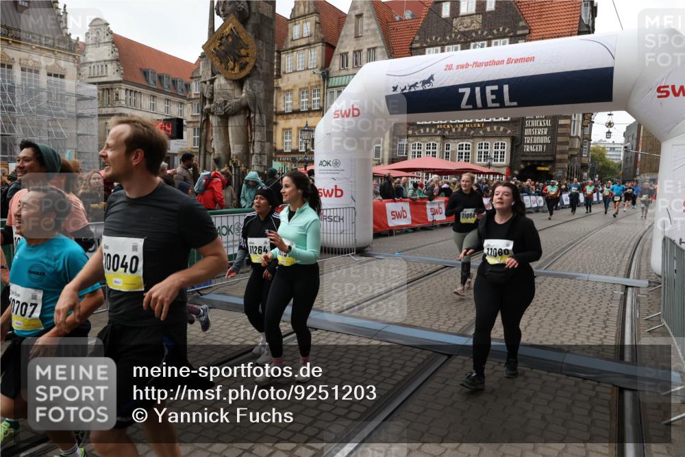 05.10.2025 - 20. swb-Marathon Bremen Yannick Fuchs http://msf.ph/oto/9251203 05.10.2025 11:13:53 Ziel 9242, 9899, 10040, 10364, 10574, 10705, 10707, 10957, 11060, 11068, 11264, 11385 meine-sportfotos.de