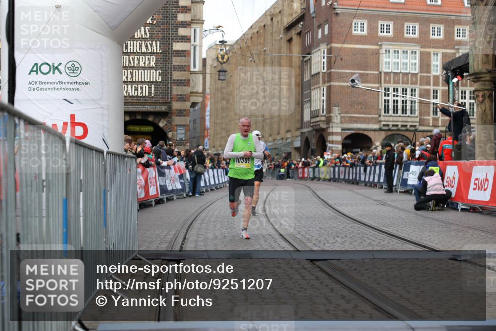 05.10.2025 - 20. swb-Marathon Bremen Yannick Fuchs http://msf.ph/oto/9251207 05.10.2025 10:44:51 Ziel 9878, 10092, 10306, 10554, 11666, 11714 meine-sportfotos.de