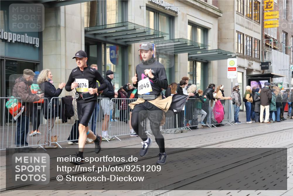 05.10.2025 - 20. swb-Marathon Bremen Strokosch-Dieckow http://msf.ph/oto/9251209 05.10.2025 10:54:20 Ziel 8326, 9282, 9295, 9367, 9392, 9436, 9560, 9591, 9633, 9754, 9776, 10007, 10024, 10032, 10174, 10178, 10232, 10233, 10296, 10487, 10609, 10768, 10770, 10810, 11045, 11089, 11163, 11276, 11321, 11373, 11694, 8326, 9282, 9295, 9367, 9392, 9436, 9560, 9591, 9633, 9754, 9776, 10007, 10024, 10032, 10174, 10178, 10232, 10233, 10296, 10487, 10609, 10768, 10770, 10810, 11045, 11089, 11163, 11276, 11321, 11373, 11694 meine-sportfotos.de