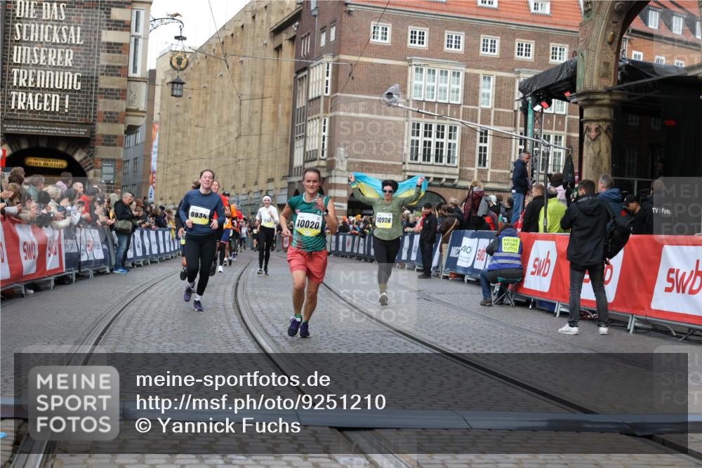 05.10.2025 - 20. swb-Marathon Bremen Yannick Fuchs http://msf.ph/oto/9251210 05.10.2025 10:53:49 Ziel 9934, 10020, 10310, 10642, 10906, 10925, 11046, 11246 meine-sportfotos.de