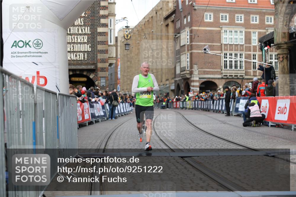 05.10.2025 - 20. swb-Marathon Bremen Yannick Fuchs http://msf.ph/oto/9251222 05.10.2025 10:44:51 Ziel 9878, 10092, 10306, 10554, 11666, 11714 meine-sportfotos.de